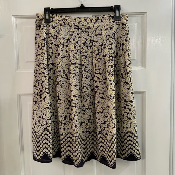 Talbots Petites Skirt Pleated Navy White Daisy Print Lined Flare Size 6P - Picture 1 of 11